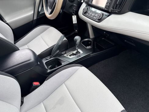 Used 2017 Toyota RAV4 XLE FWD image 30