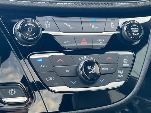 New 2026 Chrysler Pacifica Select image 19