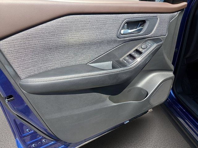 Used 2023 Nissan Rogue SV FWD image 15