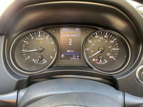 Used 2019 Nissan Rogue SV image 17