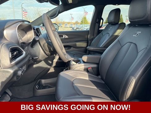 New 2026 Chrysler Pacifica Select w/ S Appearance Package AWD/4WD image 12