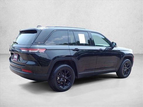 Used 2024 Jeep Grand Cherokee Altitude AWD/4WD image 4
