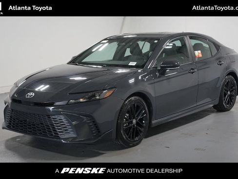 Used 2025 Toyota Camry SE FWD image 1