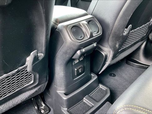 Used 2024 Jeep Wrangler Unlimited Sahara w/ Technology Group AWD/4WD image 10