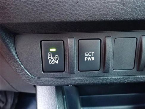 Used 2020 Toyota Tacoma SR5 w/ Technology Package AWD/4WD image 18