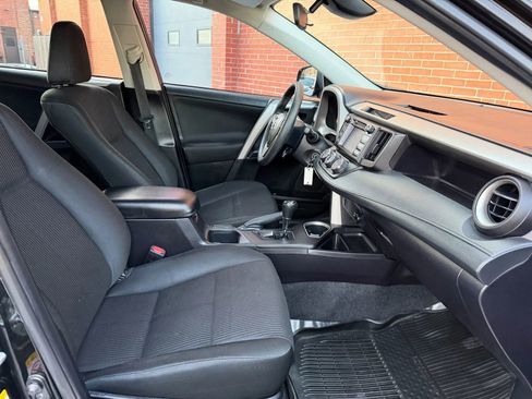 Used 2018 Toyota RAV4 LE image 18