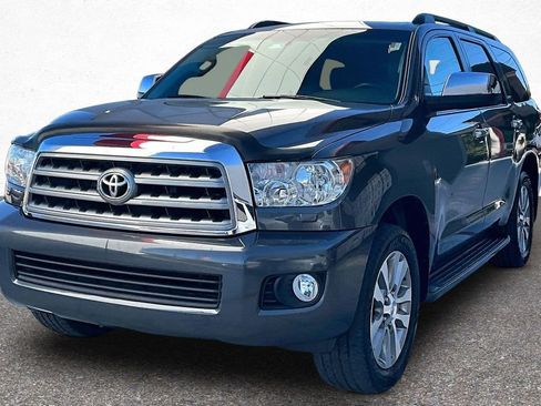 Used 2016 Toyota Sequoia Limited w/ Safety & Convenience Package image 4