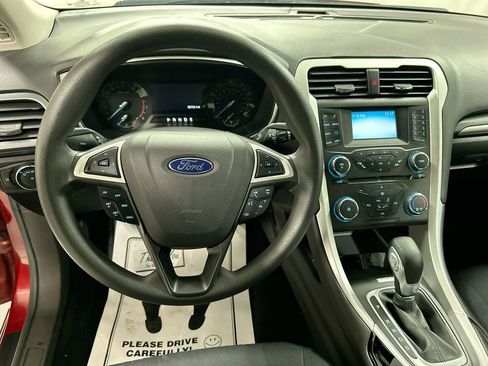 Used 2016 Ford Fusion SE image 4