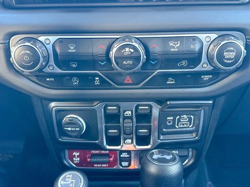 Used 2024 Jeep Wrangler Unlimited Rubicon image 30