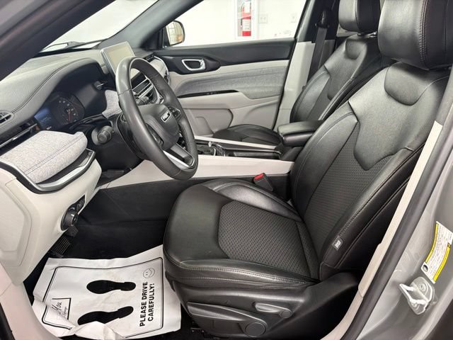 Used 2024 Jeep Compass Latitude AWD/4WD image 14
