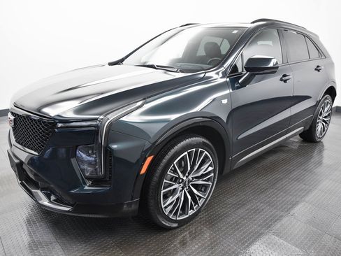 Used 2024 Cadillac XT4 Sport image 3