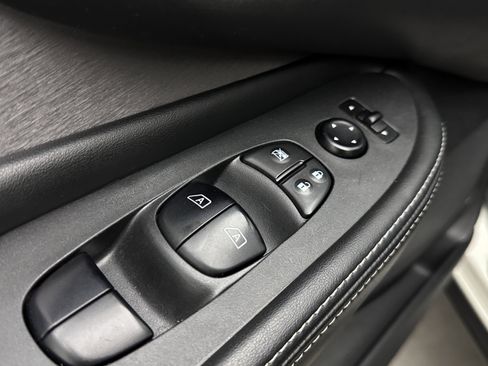 Used 2020 Nissan Murano SV FWD image 11