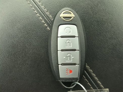 Used 2022 Nissan Pathfinder SV image 37