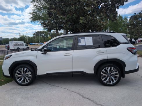 Used 2025 Subaru Forester Touring AWD/4WD image 7