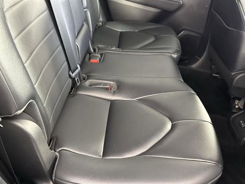 Used 2023 Toyota Highlander XLE image 17