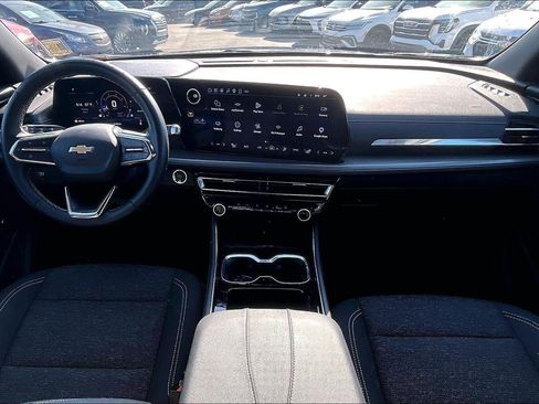 Used 2026 Chevrolet Traverse LT FWD image 11