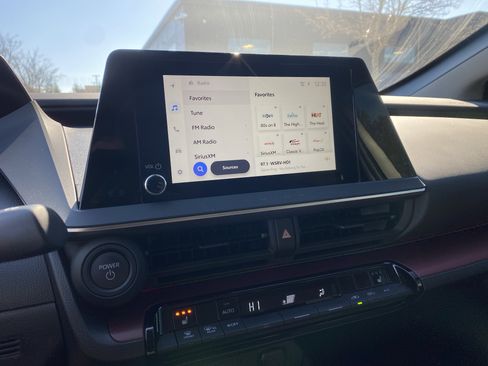 Used 2025 Toyota Prius XSE image 37