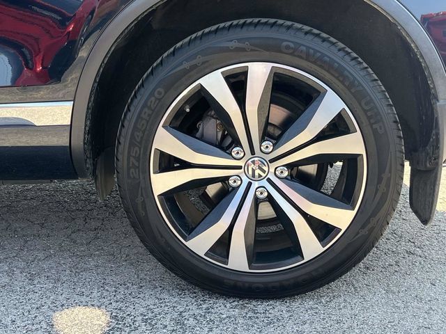 Used 2017 Volkswagen Touareg Wolfsburg Edition AWD/4WD image 11