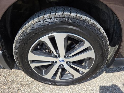 Used 2019 Subaru Outback 3.6R Limited w/ Popular Package #2 AWD/4WD image 9