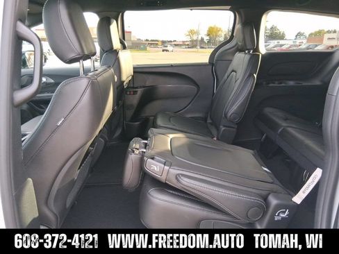 New 2026 Chrysler Pacifica Select FWD image 22