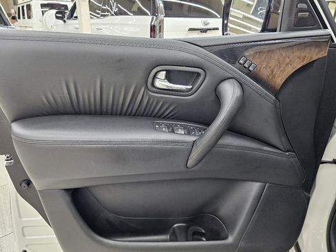 Used 2014 INFINITI QX80 2WD w/ Deluxe Touring Package image 42