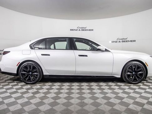 Used 2025 BMW 760i xDrive w/ Executive Package AWD/4WD image 4