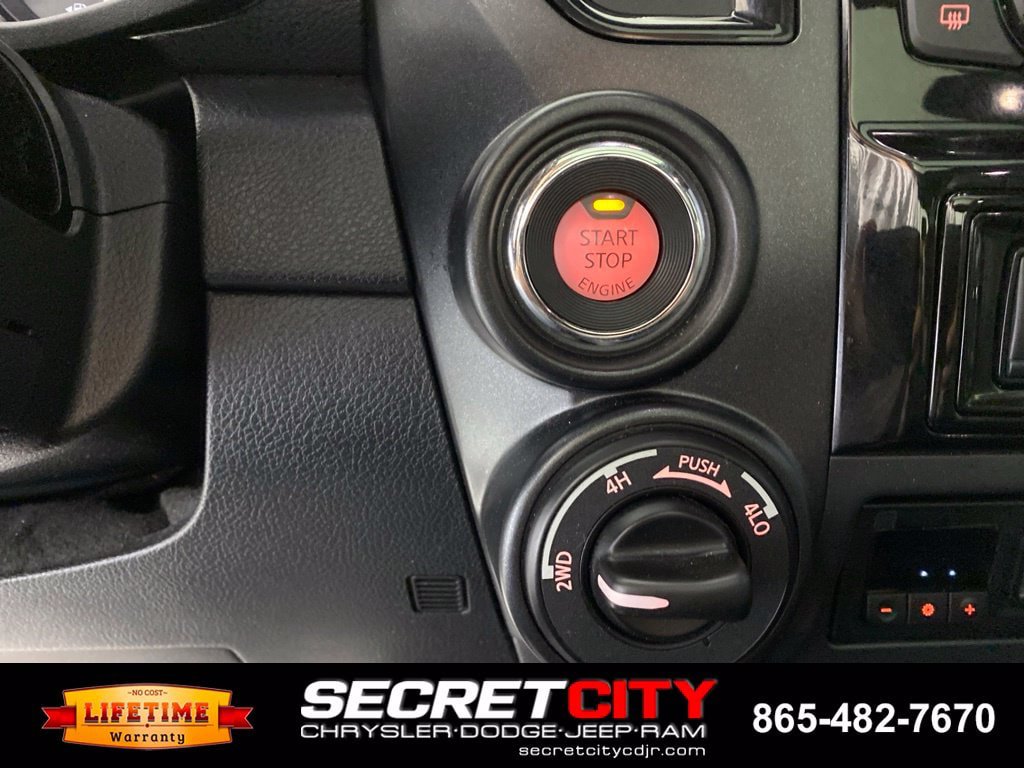 Used 2023 Nissan Titan PRO-4X w/ Pro-4x Convenience Package AWD/4WD image 16
