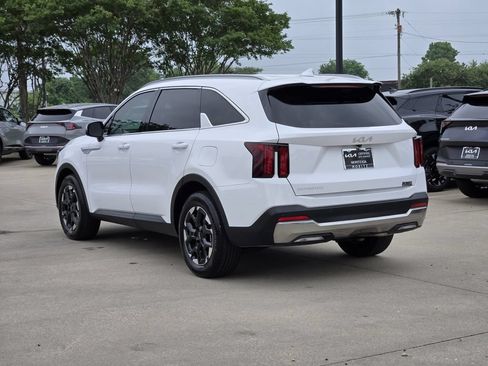 Used 2025 Kia Sorento S FWD image 3