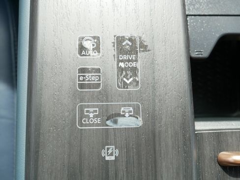 Certified 2023 Nissan Ariya AWD/4WD image 31