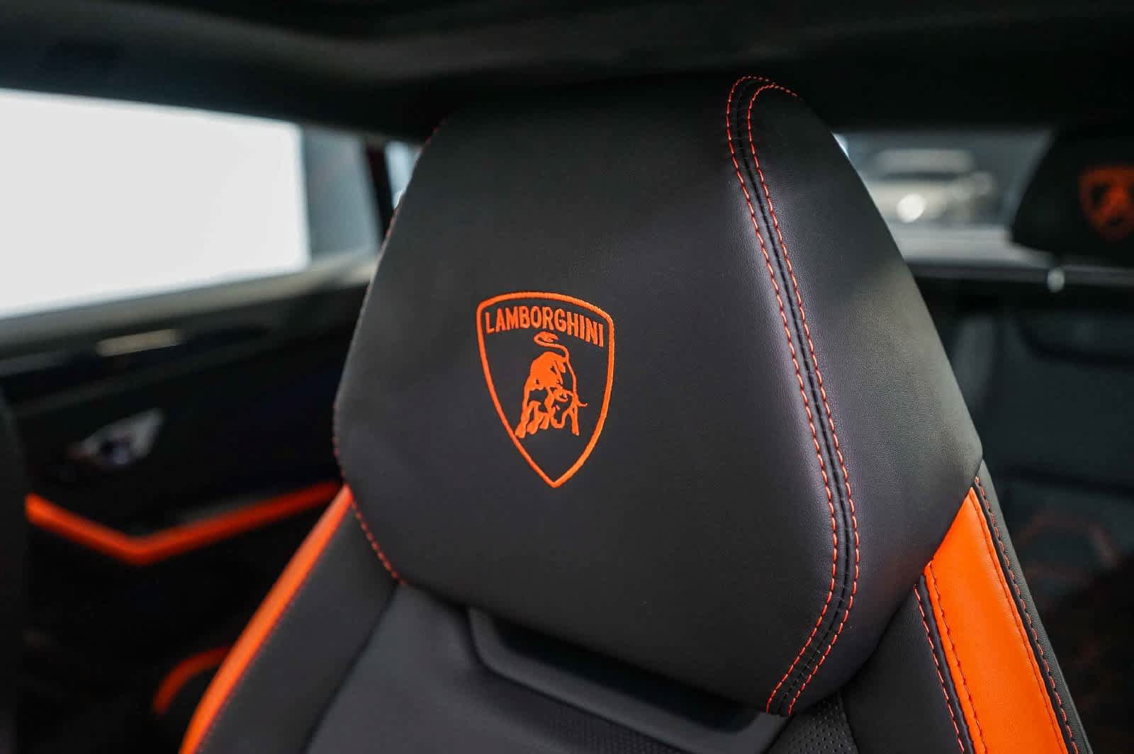 Used 2025 Lamborghini Urus SE AWD/4WD image 32