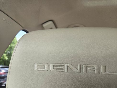 Used 2019 GMC Acadia Denali w/ Technology Package FWD image 39