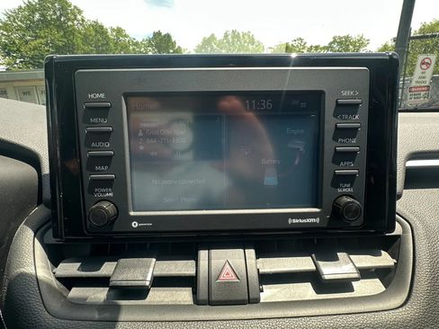 Used 2021 Toyota RAV4 LE AWD/4WD image 14