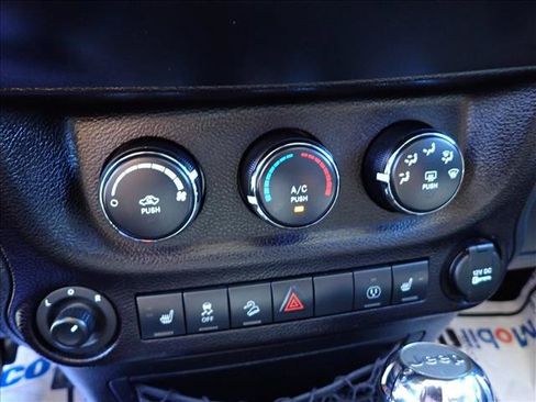 Used 2015 Jeep Wrangler Unlimited Sahara w/ Connectivity Group AWD/4WD image 22
