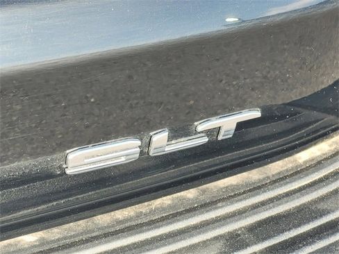 Used 2022 GMC Yukon XL SLT image 8