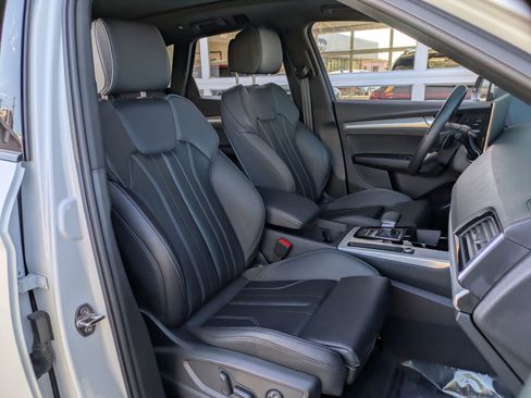 Used 2024 Audi Q5 2.0T Premium w/ Summer of Audi Package image 28