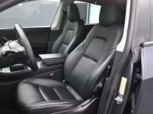 Used 2022 Tesla Model Y Long Range AWD/4WD image 10