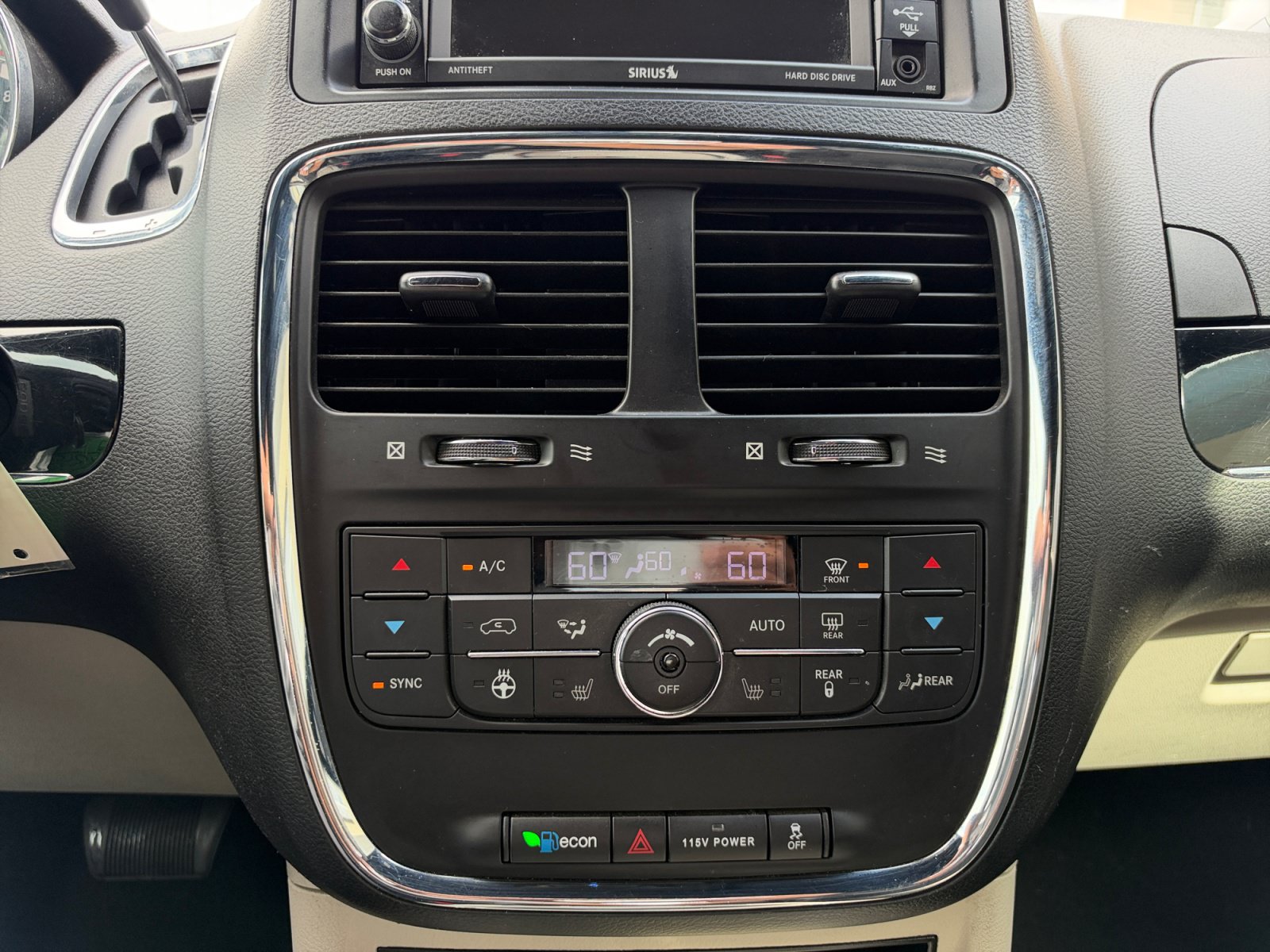 Used 2019 Dodge Grand Caravan SXT w/ Driver Convenience Group FWD image 11