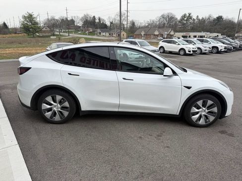 Used 2020 Tesla Model Y Long Range image 5