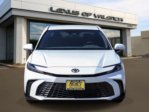 Used 2025 Toyota Camry SE FWD image 6