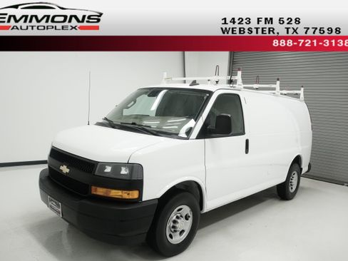 Used 2021 Chevrolet Express 3500 w/ Driver Convenience Package RWD image 1