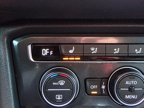 Used 2021 Volkswagen Tiguan SE image 19