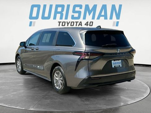 Used 2024 Toyota Sienna LE FWD image 5