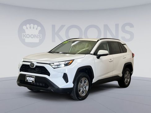 Used 2025 Toyota RAV4 XLE image 1