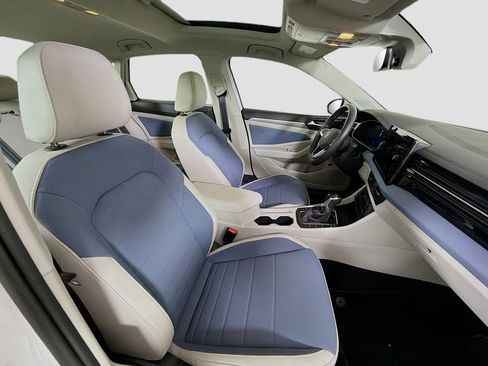 Used 2025 Volkswagen Jetta SE image 27