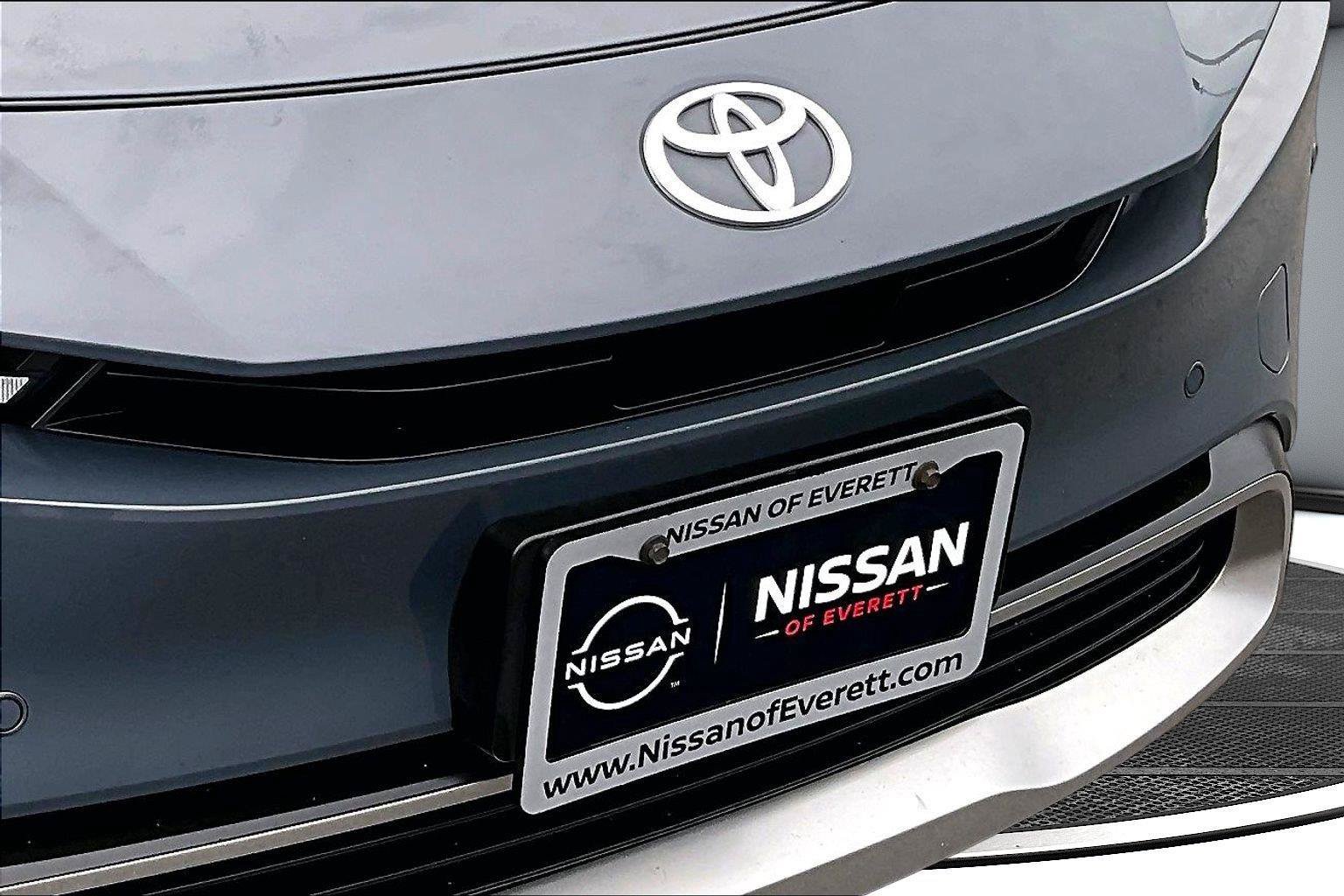 Used 2025 Toyota Prius Plug-In Hybrid FWD image 32