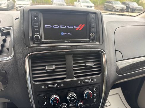 Used 2019 Dodge Grand Caravan SE w/ UConnect Hands-Free Group FWD image 21
