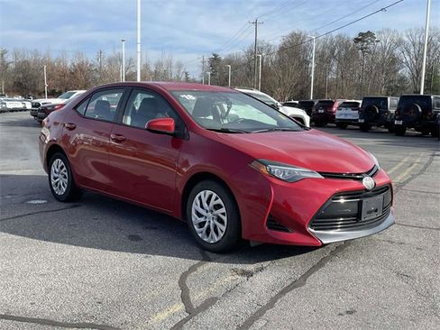 Used 2018 Toyota Corolla LE image 8