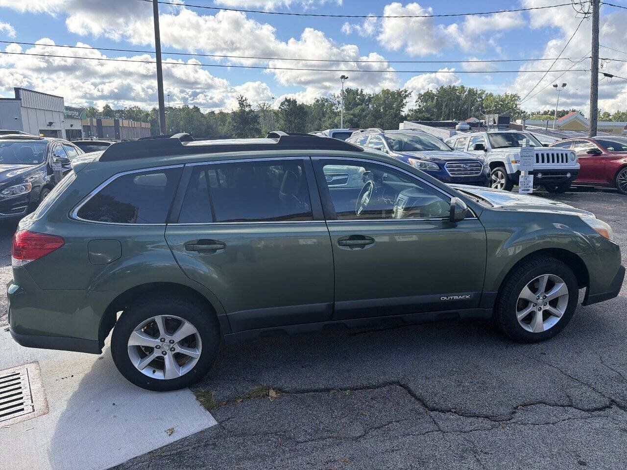 Used 2013 Subaru Outback 2.5i Limited w/ Moonroof Pkg AWD/4WD image 10