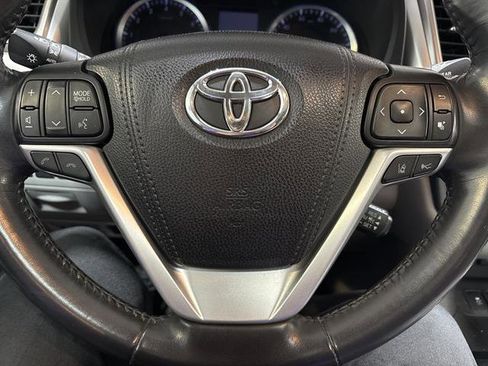Used 2018 Toyota Highlander Limited image 16