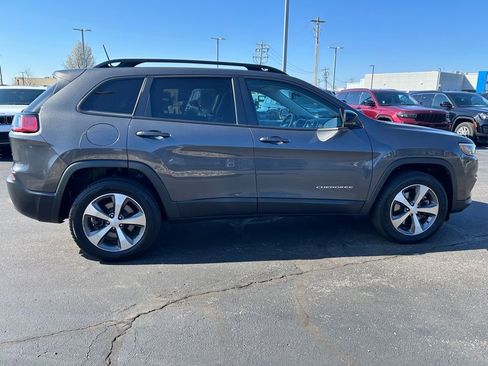 Used 2022 Jeep Cherokee Limited image 8